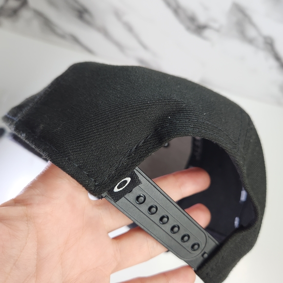 Oakley Hat Black Men's Cap - Picture 6 of 9